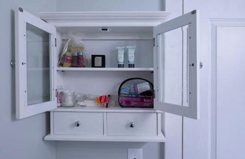 Dual patios, Free Laundry Service, College steps - Foto 9