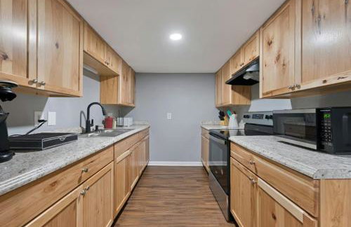 Dual Delight Stylish Duplex 2-Unit Home - Foto 13