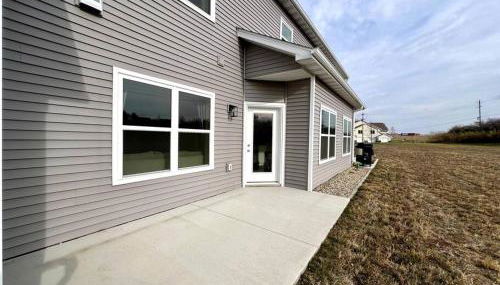 Central Cedar Falls Townhome - King Beds! - Foto 5