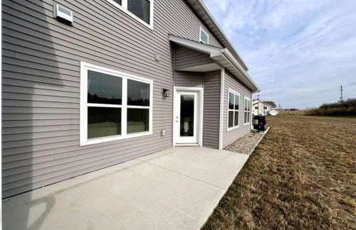 Central Cedar Falls Townhome - King Beds! - Foto 5