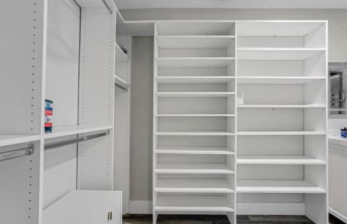 Luxe by Jenn - 3BR Retreat with Heated Pool - Photo 11