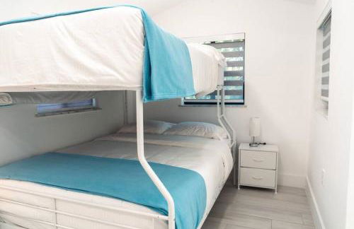 Luxury Retreat 3B ,2Ba POOL , Coral Gables Center - Photo 23