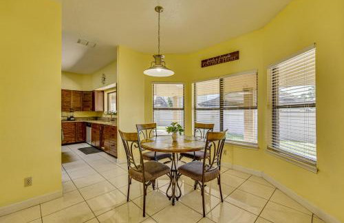 Pool and Game Room Waterfront Harlingen Home - Foto 14