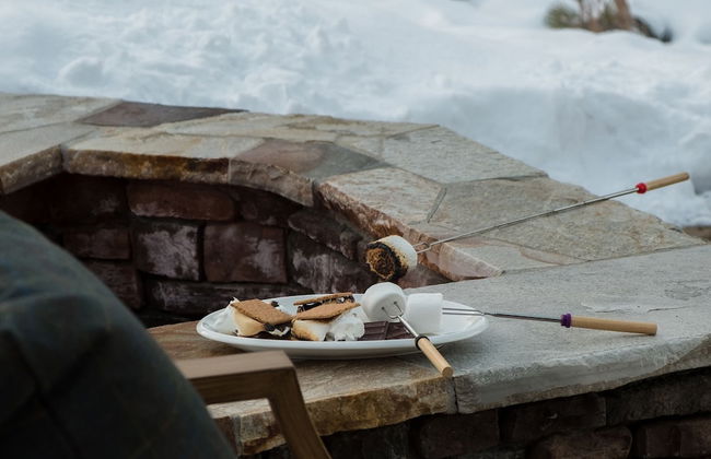 Maple by Avantstay Modern Mountain Home w Cozy Fire Pit 15 Mins frm Northstar - Photo 33