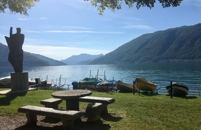 Villa in Bissone with swimming pool and garden - Photo 21