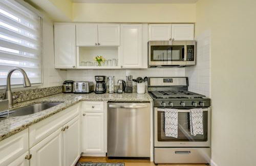 Walk to Public Transit Apt Next to Lincoln Park - Photo 13