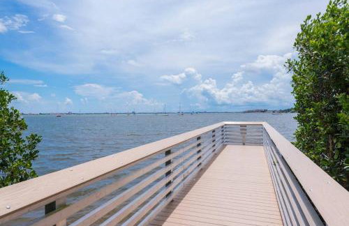 Private Beach Access 2 Pools Waterfront Oasis - Foto 45