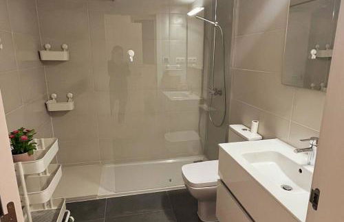 Nuevo, espacioso y confortable con pkg y piscina - Foto 14