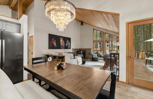 Treehouse Cabin Hot Tub Sauna Game Room - Foto 24