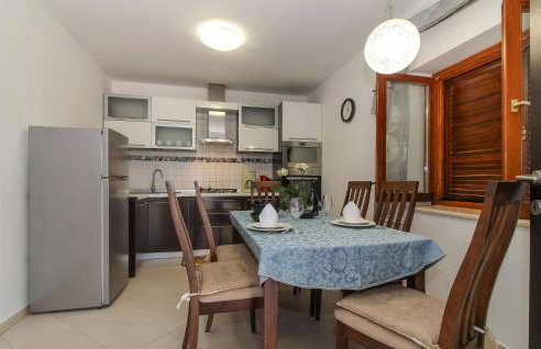 2 Bedroom Lovely Apartment In Gracisce - Foto 5