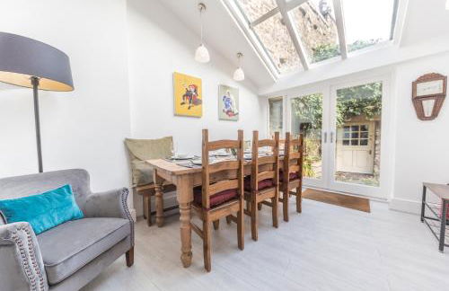 Tastefully decorated, family friendly property, central Kirkby Lonsdale, parking and EV charger - Photo 4