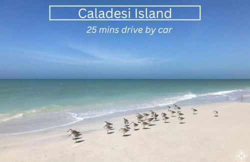 Walk to Downtown - 7min to beach - King bed & Free parking - Foto 34