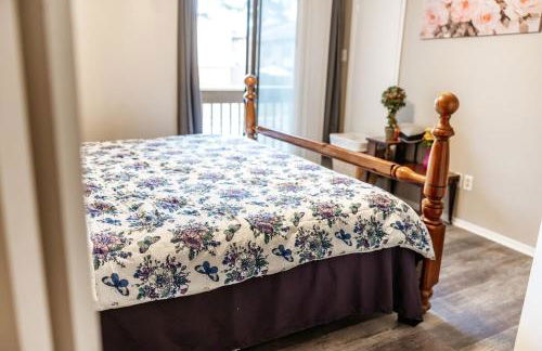 Rest Easy Retreat - 2BR Near SHSU - Pool - WiFi - Free Parking - Foto 38