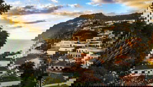 Vue sur Câmara de Lobos