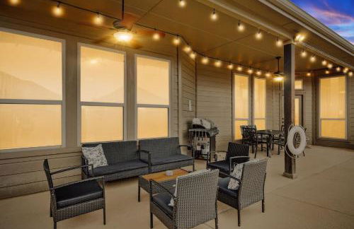 5-Bed 2-Bath with Pool & Backyard Retreat - Foto 33