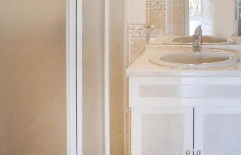 2 Bedroom Amazing Home In Plomeur - Foto 11