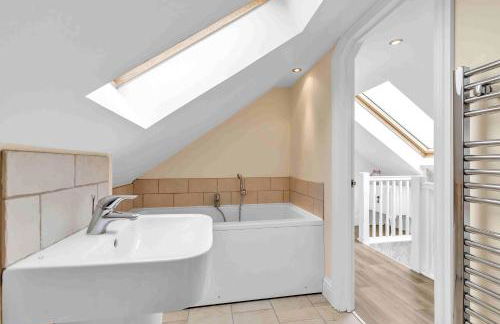 Sea Downs House with Free Parking By My Getaways - Foto 15