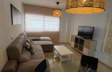 A 5 min Estación de Tren- Patio-Parking y Playa - Foto 7