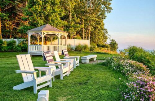 Spacious A-Frame with Lake Michigan Views & Hot Tub-Family Friendly - Foto 7
