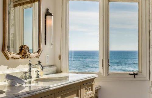 Luxury, renovated, oceanfront home with incredible deck & views - dogs welcome - Foto 38