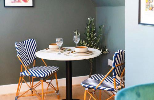 Bright and Airy 2BR Home Near Shops and Dining - Photo 22