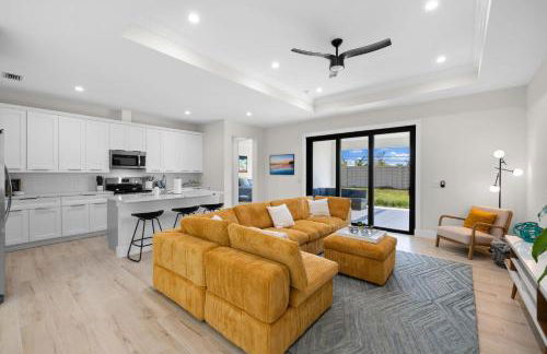 Colorful retreat near beach and pickleball courts - Foto 26