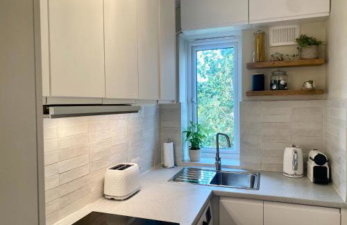 Newly refurbished 2 BR Apartment in South London - Photo 12