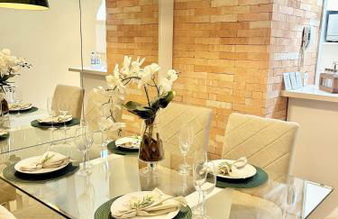 Apto Encantador com Lareira, piscina e jacuzzi - Photo 8