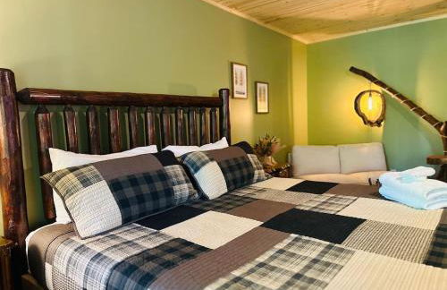 Laurelwood Luxury Cabin Hot Tub - Photo 12