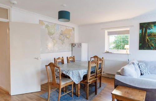 5 Bed Townhouse with Garden & Parking by BrumStay UK - Foto 48