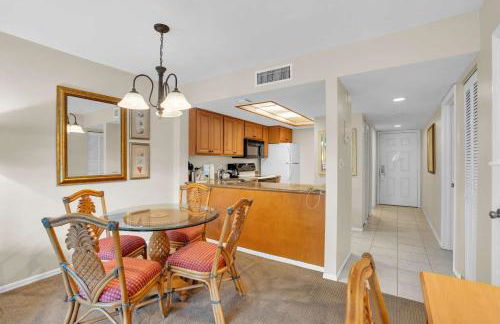 End Unit with Resort Views From Lanai - Foto 12