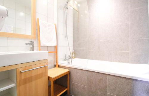 Vue panoramique sur les montagnes plein Sud - T2 Skis aux pieds, Piscine & Spa - Foto 11