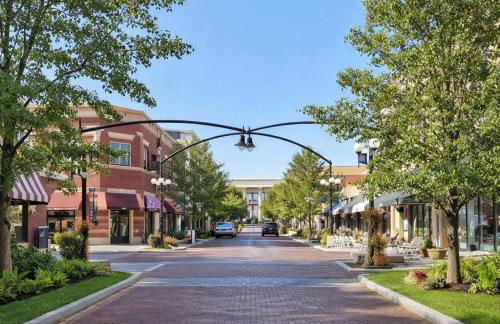 Spacious 5-Bedroom Retreat in Forest Park - Foto 31