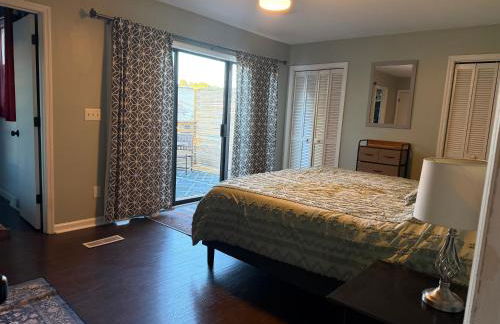 Full townhouse near Shem Creek & Downtown with Hot Tub - Photo 16