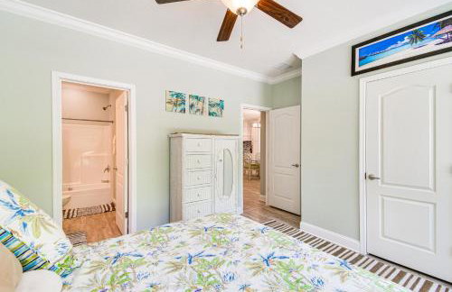 Waterfront Wolf Bay Home with Private Boathouse! - Foto 15