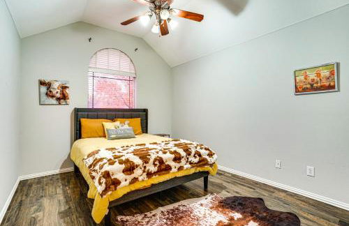 Group-Friendly Burleson Getaway with Outdoor Oasis - Foto 18