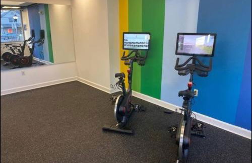 Modern 2bed 2 bath heart of Townson suite - Foto 32