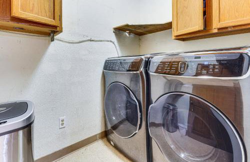 Hike, Ski and Soak! Spacious Anchorage Getaway - Foto 32