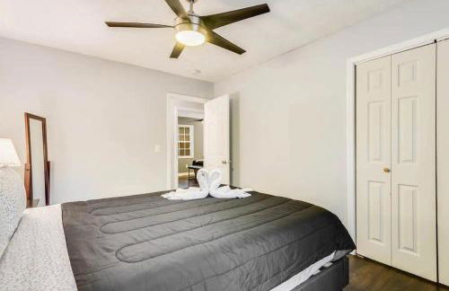 Spacious 5BR Retreat Sleeps 12,Large Deck - Foto 19