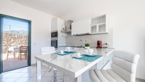 [SEA 10MIN] Modern house with pool in the hills - Foto 4, stove, pet friendly, minibar