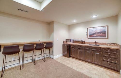 Rigby Gem with Hot Tub Theater Game Room Grill - Foto 35