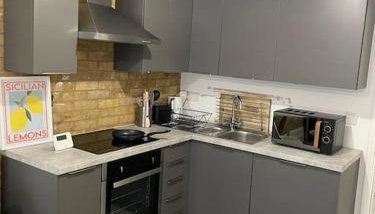 Stunning 1 bed central flat - Photo 5