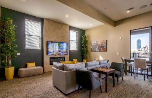 Trendy 1BR w 10ft Ceilings FREE Parking Pet Friendly - Foto 57