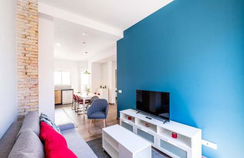 Spacious Apartment with Great Views - Photo 2