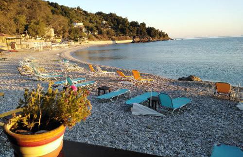 Kamari Beach guest house - Photo 49