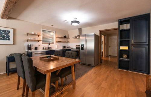 Escape to a Restored 1920s East Waco Bungalow - Photo 6