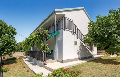 1 Bedroom Lovely Apartment In Vlasici - Foto 1