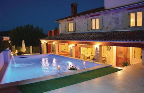 3 Bedroom Nice Home In Plovanija - Foto 11