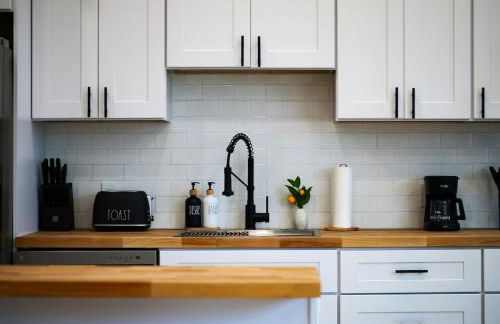 The Modern Boho Brick Loft - Foto 68