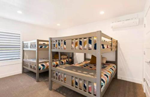 Spacious 5BR Resort Waterpark Access Sleeps 16 - Foto 20